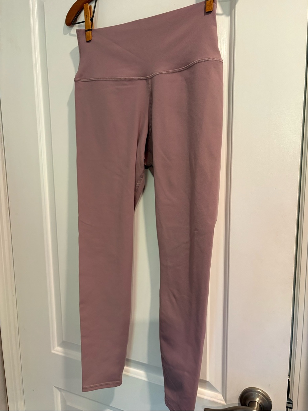 ALO airlift 7/8 leggings soft lavender  size M